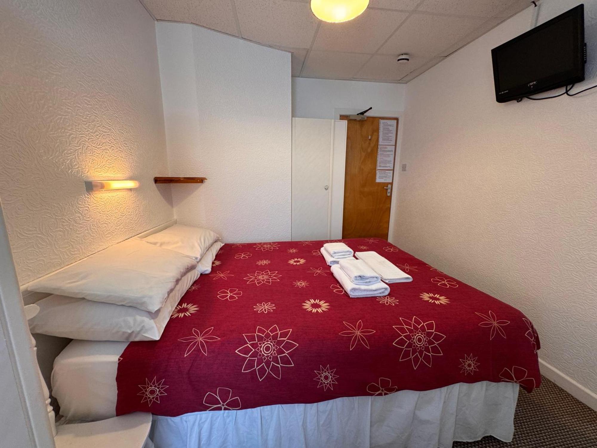 Hotel Oyo Delton Pleasure 4*