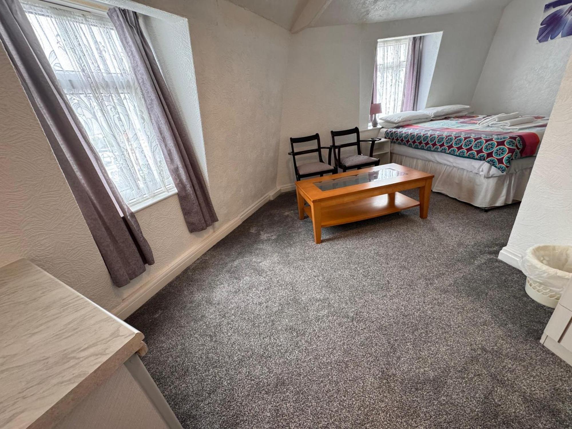 Oyo Delton Pleasure 4* Blackpool