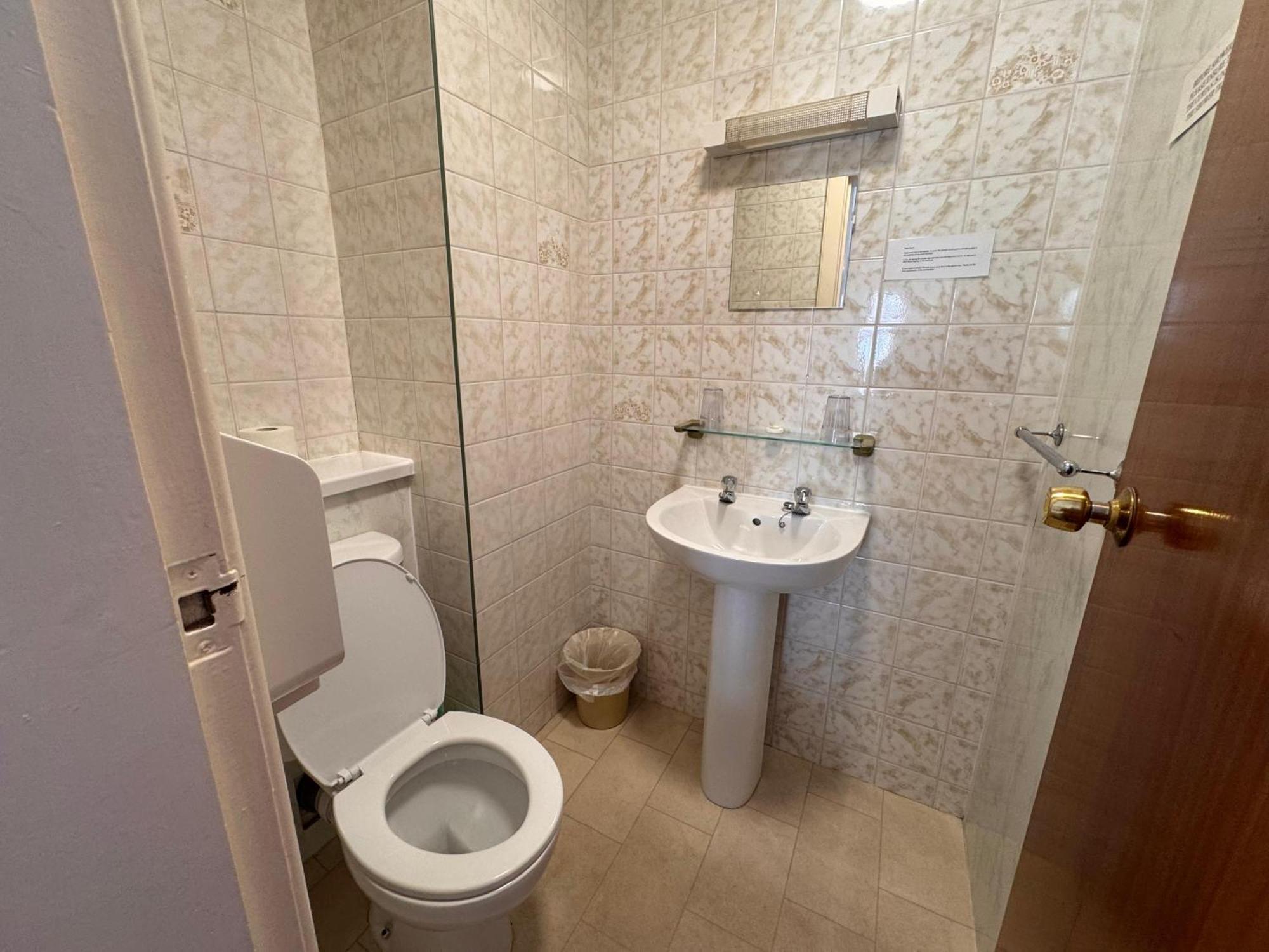 Oyo Delton Pleasure Hotel