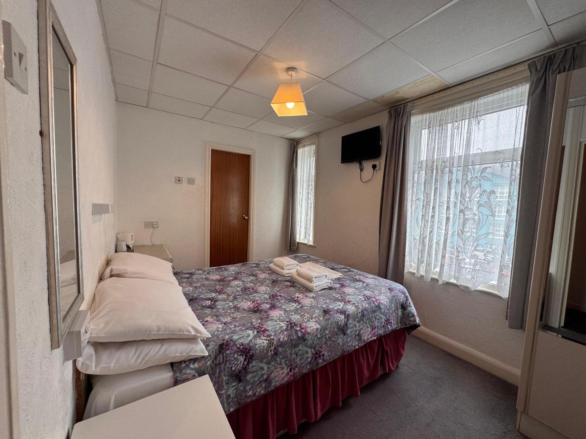 Oyo Delton Pleasure 4* Blackpool