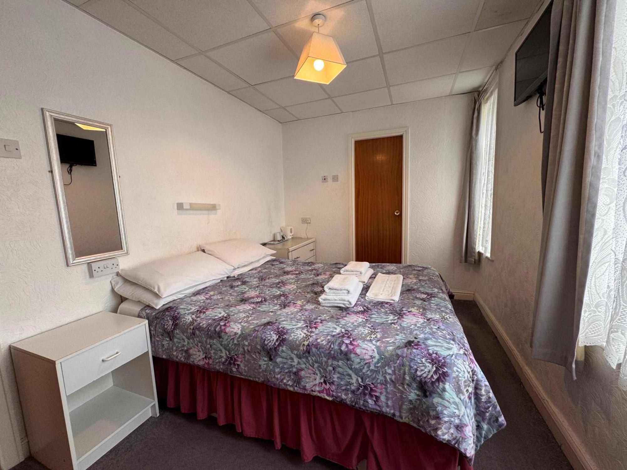 Oyo Delton Pleasure 4* Blackpool