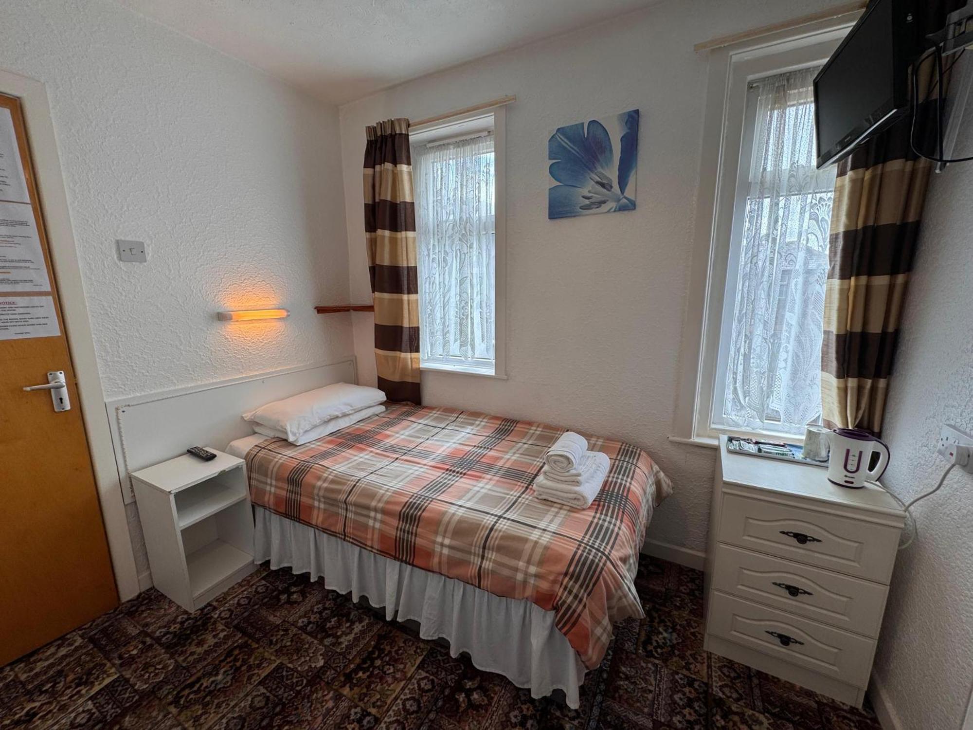 Oyo Delton Pleasure 4* Blackpool
